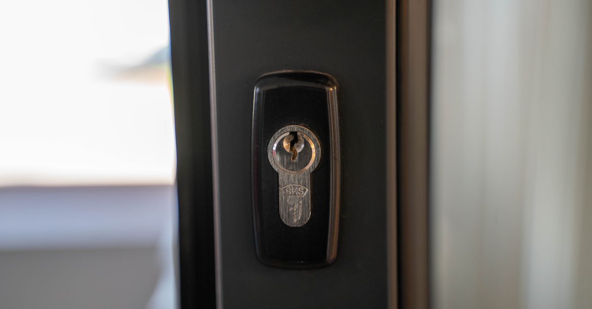 locksmith service technician — Skyline Secure Toronto Locksmith