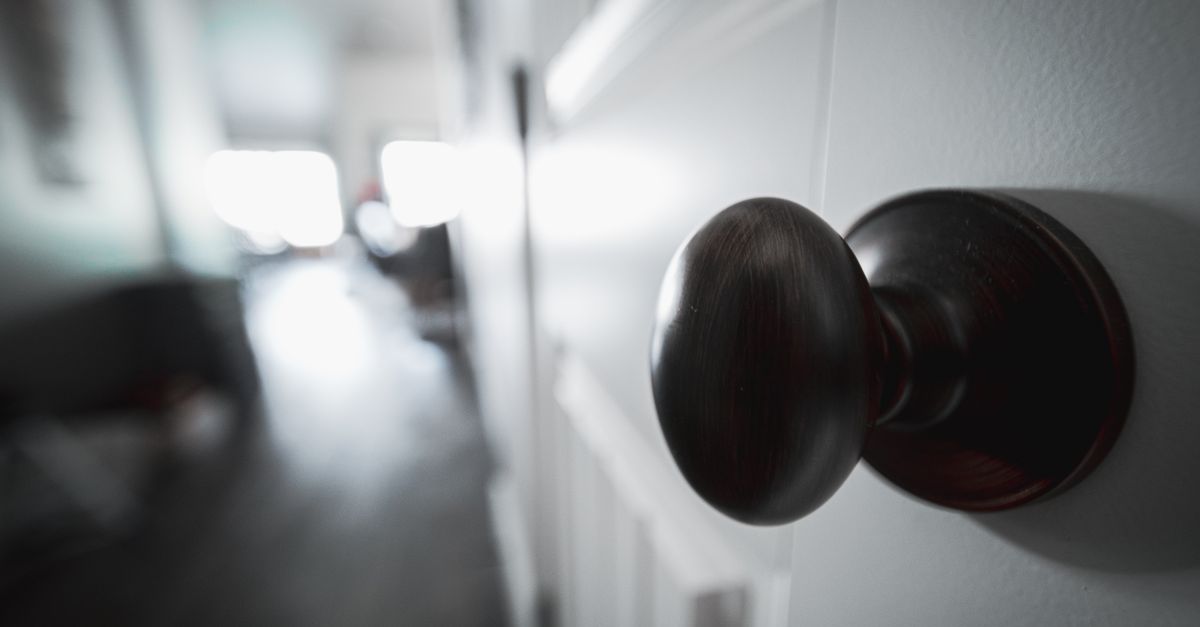 The Door Knob Lock Replacement Process — What to Expect On-Site — Skyline Secure Toronto Locksmith